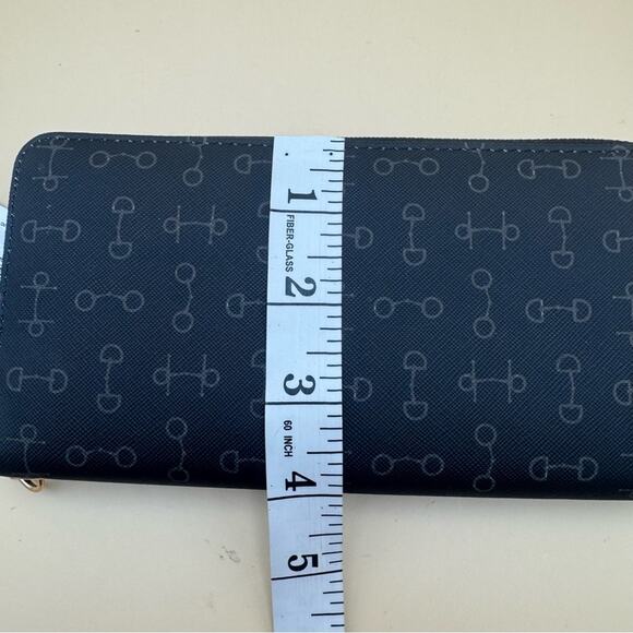 AWST International Women’s Black Horsebit Graphic Zip Around Long Wallet - Picture 7 of 7